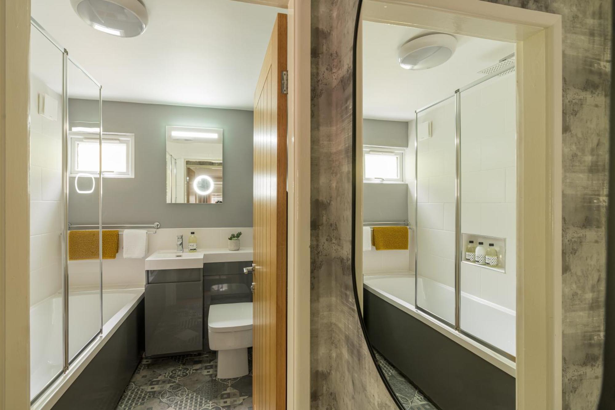 Villa Squirrel Bank, With A Hot Tub & Parking Bowness-on-Windermere Esterno foto