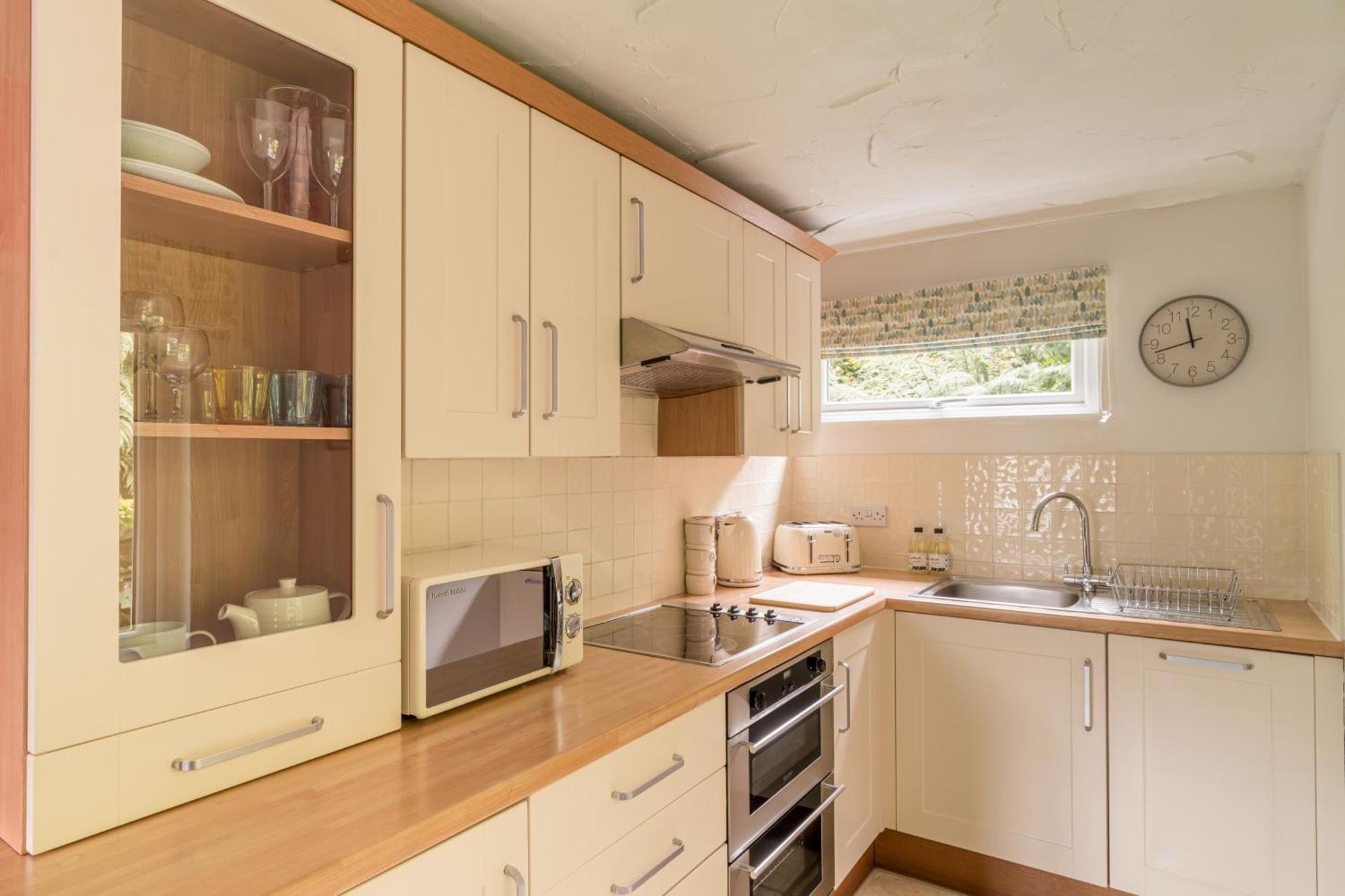 Villa Squirrel Bank, With A Hot Tub & Parking Bowness-on-Windermere Esterno foto